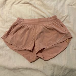 Lululemon hotty hot short 2.5